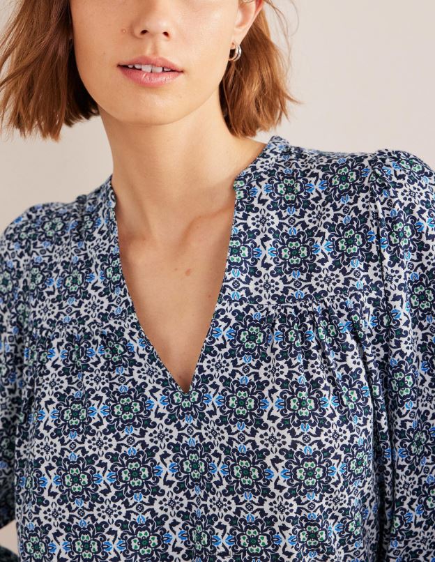 femmes Boden carrelage bleu haut imprimé à col cranté vêtements Z42D0962