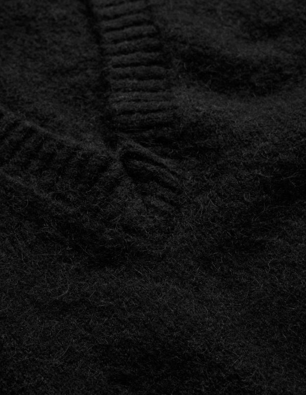 femmes Boden noir pull court duveteux à col V vêtements Z42D01707