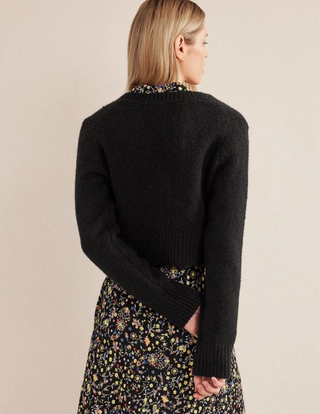 femmes Boden noir pull court duveteux à col V vêtements Z42D01707