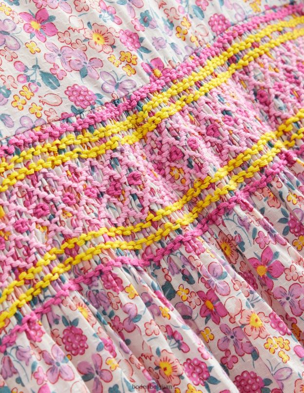 filles Boden floral pétale lumineux robe smockée nostalgique vêtements Z42D02817